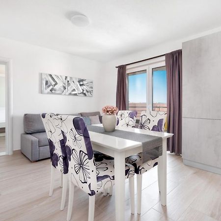 Apartments And Rooms Vuleta, Close To The Beach Makarska Exterior photo