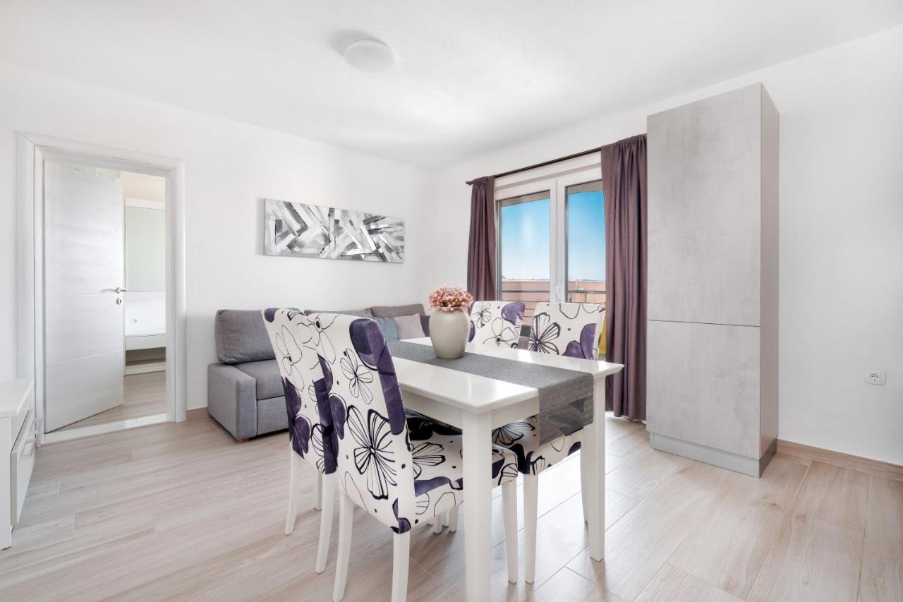 Apartments And Rooms Vuleta, Close To The Beach Makarska Exterior photo