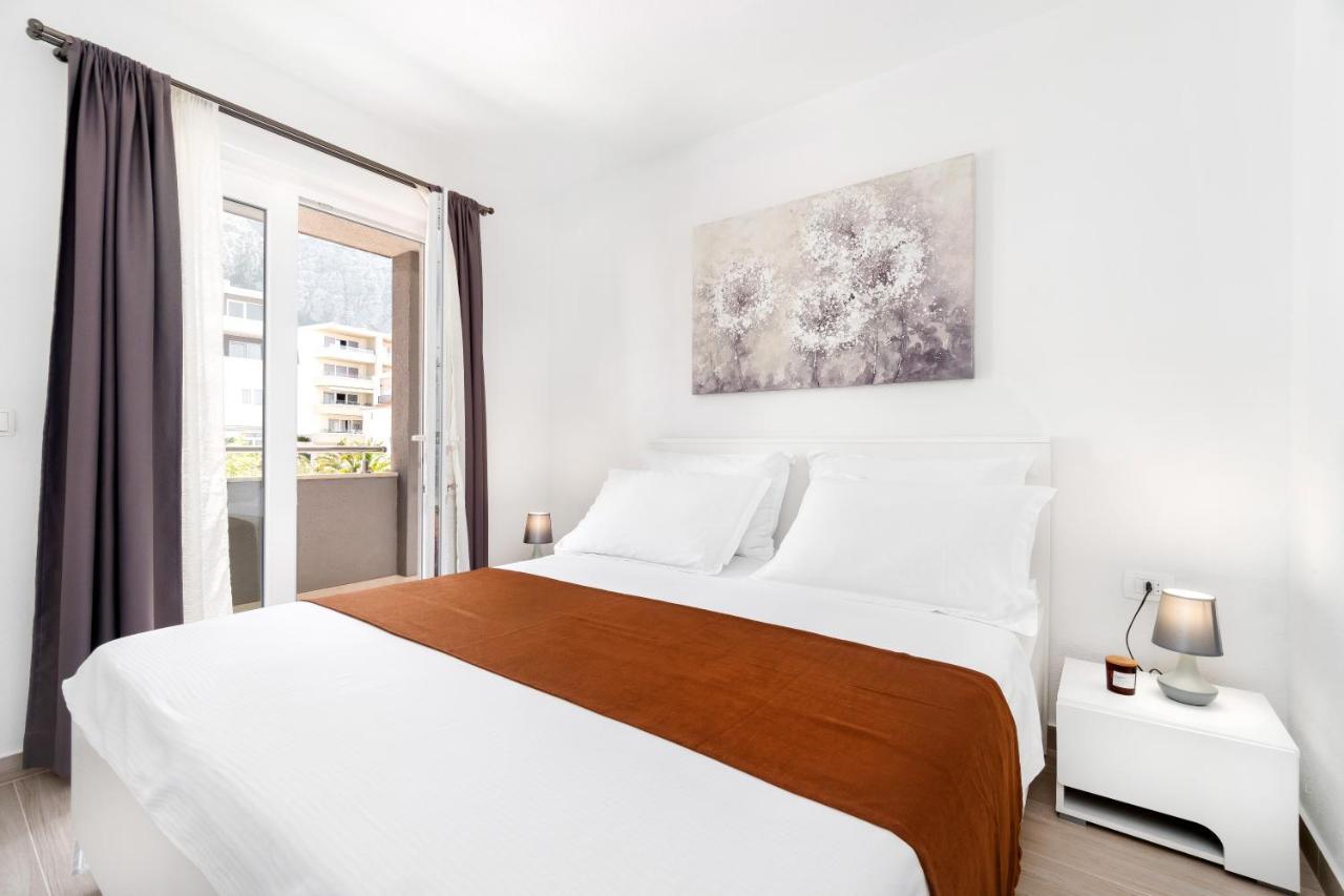 Apartments And Rooms Vuleta, Close To The Beach Makarska Exterior photo