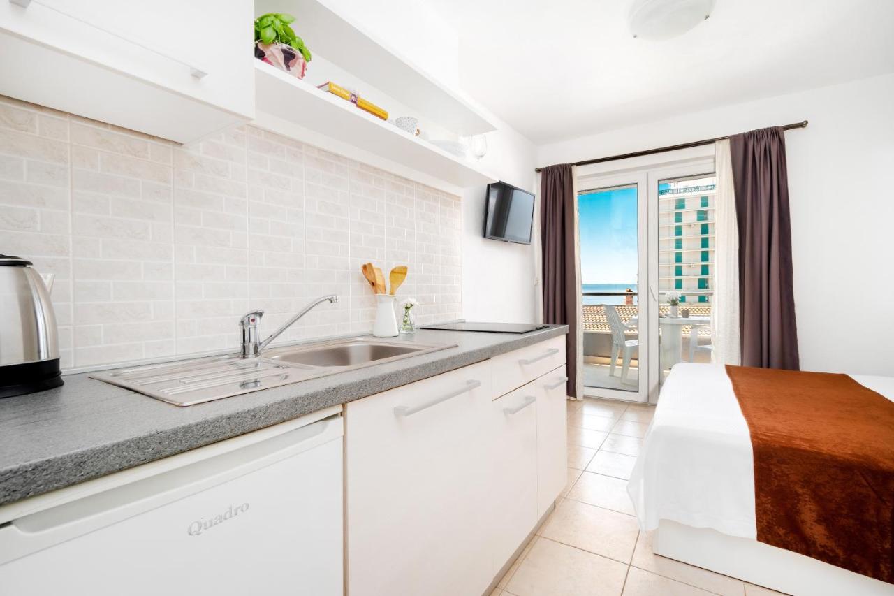Apartments And Rooms Vuleta, Close To The Beach Makarska Exterior photo