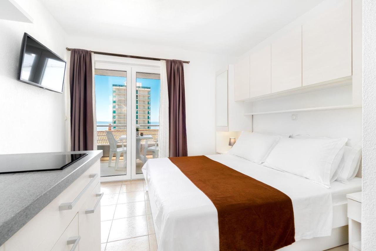 Apartments And Rooms Vuleta, Close To The Beach Makarska Exterior photo