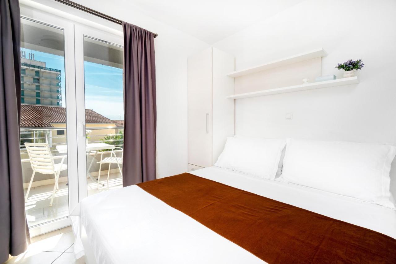 Apartments And Rooms Vuleta, Close To The Beach Makarska Room photo
