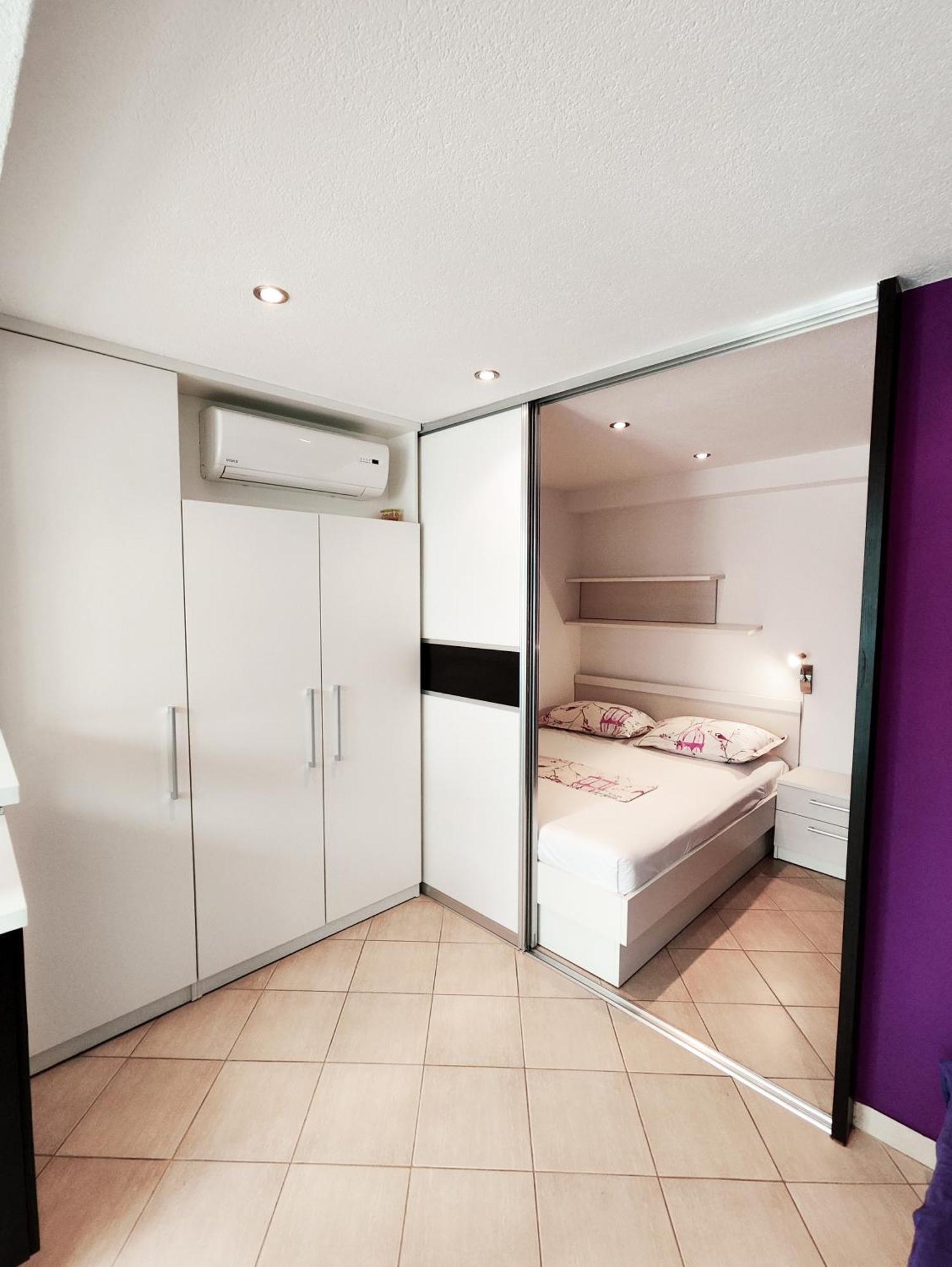 Apartments And Rooms Vuleta, Close To The Beach Makarska Room photo