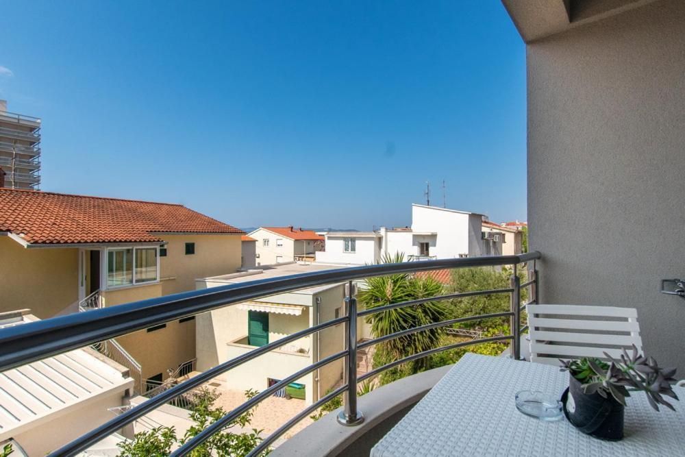 Apartments And Rooms Vuleta, Close To The Beach Makarska Room photo