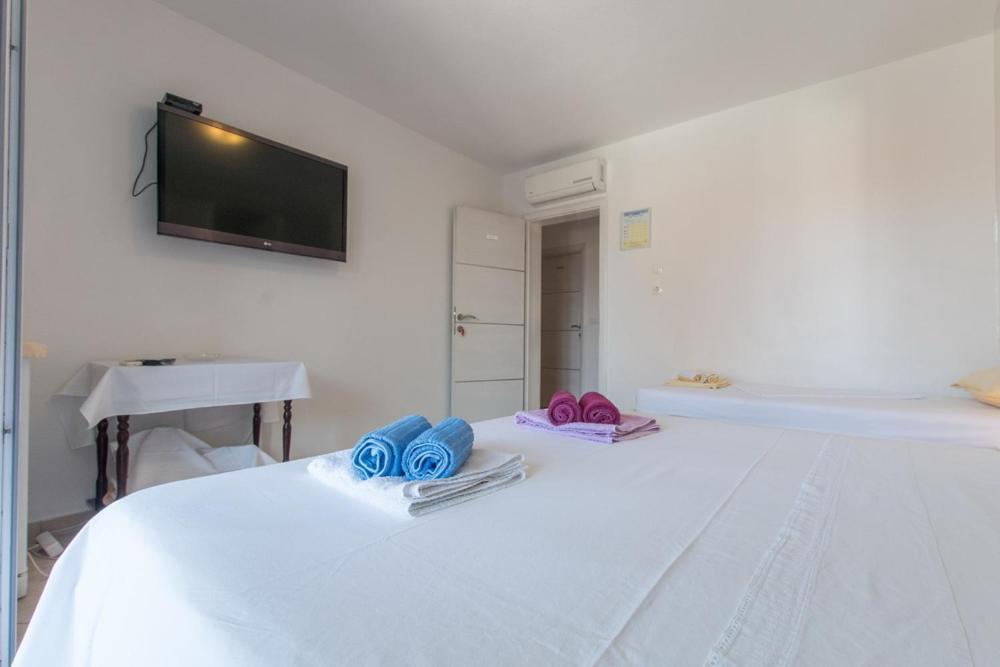 Apartments And Rooms Vuleta, Close To The Beach Makarska Room photo